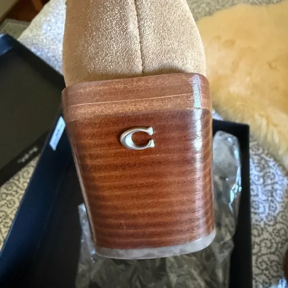 Prestyn Bootie with Rivets - Picture 4 of 7